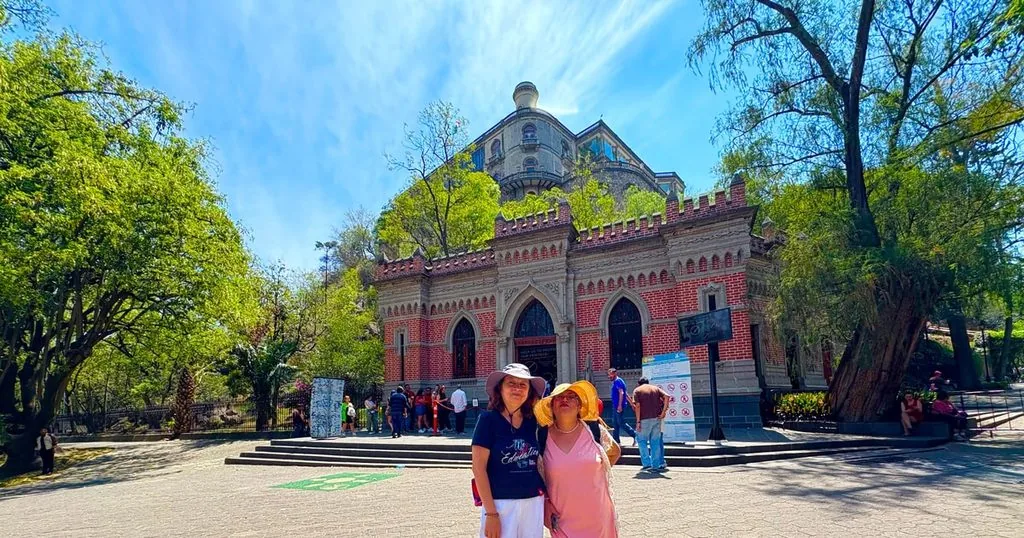Mexico City: Chapult&eacute;pec Castle and Forest Guided Tour